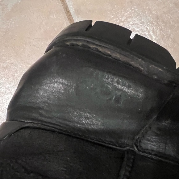 UGG Black Men's Boots - Picture 8 of 10